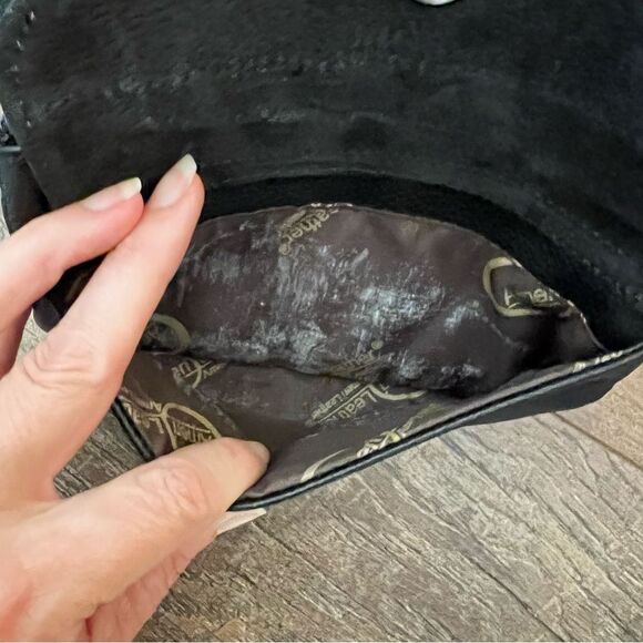 Ameri Leather Crossbody Small Purse Black
Detachable/Adjustable Strap - Picture 13 of 16